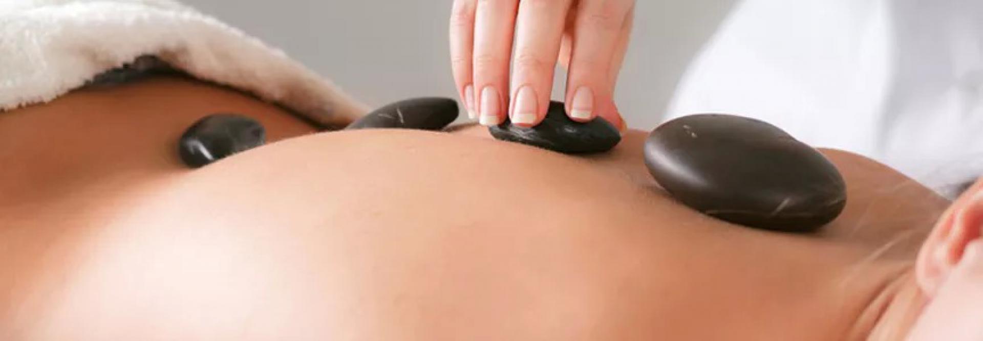 Massage aux pierres chaudes